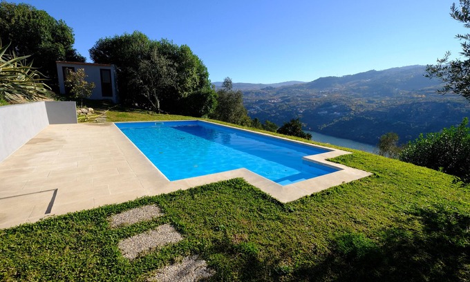 Santa Cruz do Douro Cottage | Douro Valley House with river/mountain view, parking, wifi, swimming pool