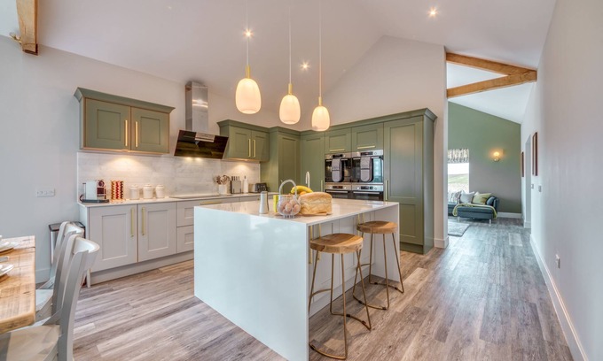 West Ilsley Cottage | Downs - sleeps 12 guests in 6 bedrooms