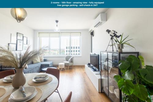 Nivy Apartment | Downtown 2 rooms apartment 18th floor with free parking