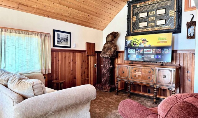 Arcata House | Downtown Arcata Artist's loft