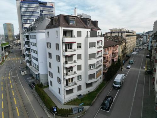 Oerlikon Apartment | Downtown Dream 2 5BR with Balcony and Style BA 51