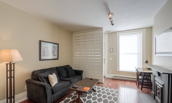 Frankfort Apartment | Downtown Guest Suite on Saint Clair