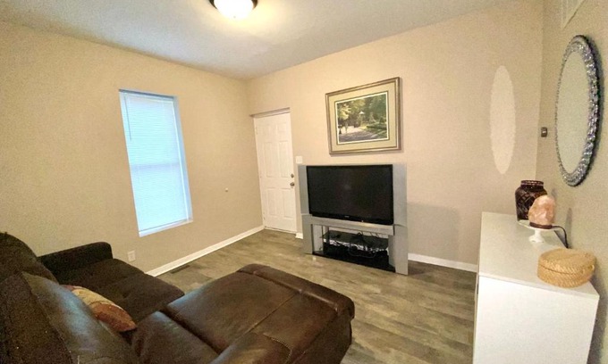 Hobart Apartment | Downtown Hobart Cozy 1 Bedroom