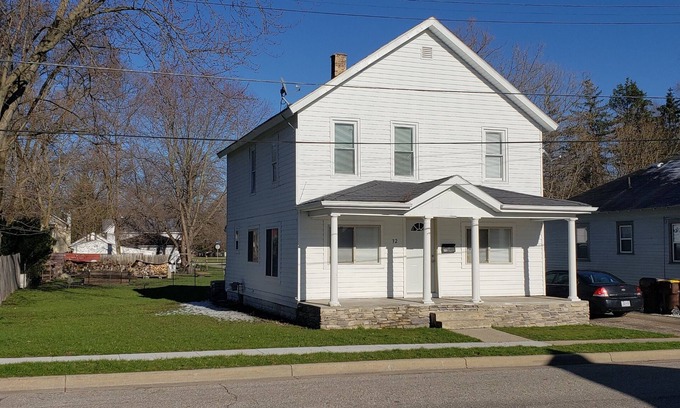 Ionia House | Downtown Ionia 2 Story Cottage