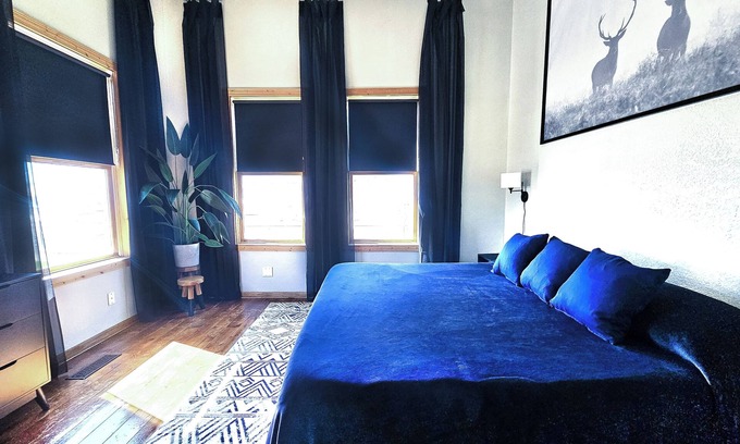 Isle Apartment | Downtown Isle; one block to Lake Mille Lacs