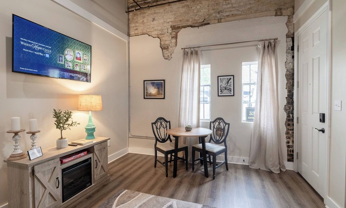 Laurel Apartment | Downtown Laurel, Ground Level, No Stairs, King Bed