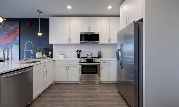 Rolling Mill Hill Condo | Downtown Nash 1mi to Broadway 4 beds Sleeps 6
