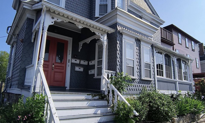 Off Broadway Condo | Downtown Newport Gem/Walkable location
