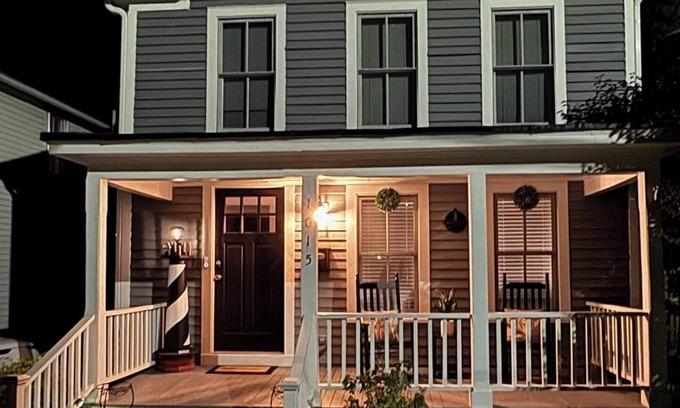 New Bern House | Downtown Riverside Lighthouse