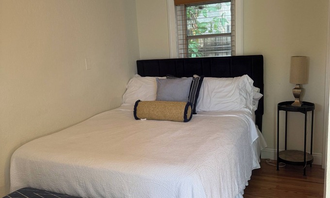 Flamingo Parks Apartment | Downtown-West Palm Beach/Flaming Park