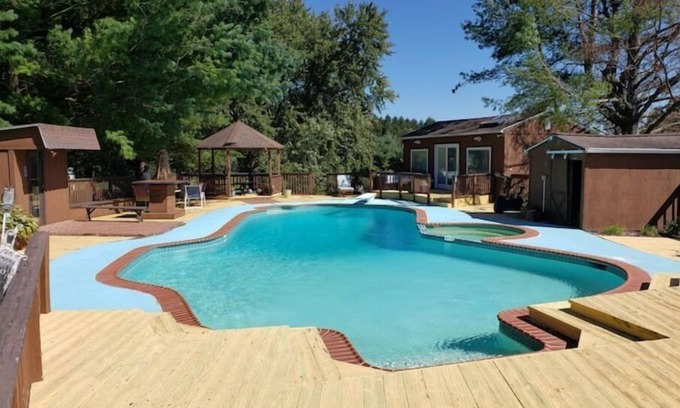 White Hall Apartment | Dragon In My Cabin By The Pool Jacuzzi and Sauna