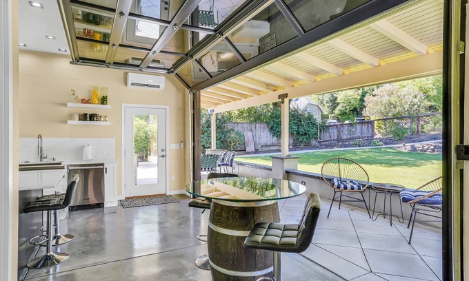 Pleasant Hill Apartment | Dramatic and Unique Industrial Door Blurs The Boundaries Between Inside and Out