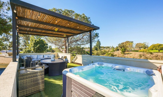 North Clairemont House | Dream 4BR HOUSE in the ❤️ of San Diego +A/C Spa Pickleball