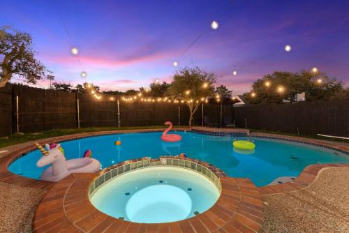 Carrollton House | Dream Getawaypoolhottubgamespet Friendly