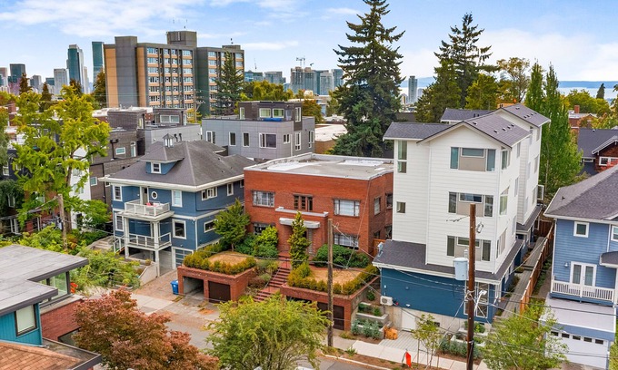 Capitol Hill House | Dreamfyre's Ancient Dragon Horn Suite