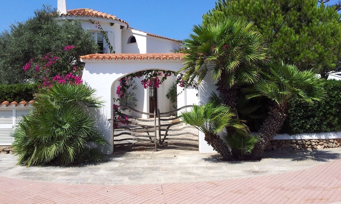 Cala en Forcat House | Dreamhouse with 4 terraces, BBQ und beautiful garden, waterfront