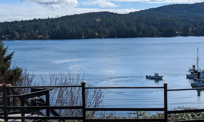 Sooke Apartment | Dreaming By The Water