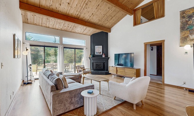 Sea Ranch House | Dreamy lodging with hot tub, pool, beach access, furnished patio