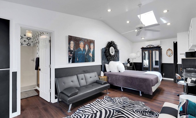 West University Apartment | Dreamy, Monochromatic Studio! Close to UofA! Walk to campus/4th ave/downtown!