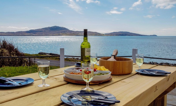 Aisgernis Cottage | DRIFTWOOD, pet friendly, with a garden in Eriskay, South Uist