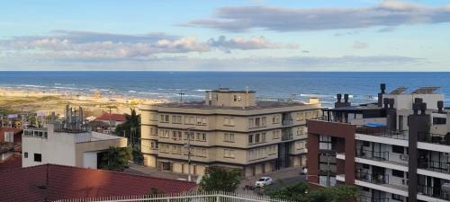 Torres Apartment | Dunas Flat 405 com vista mar, limpeza diária e roupas de cama e banho