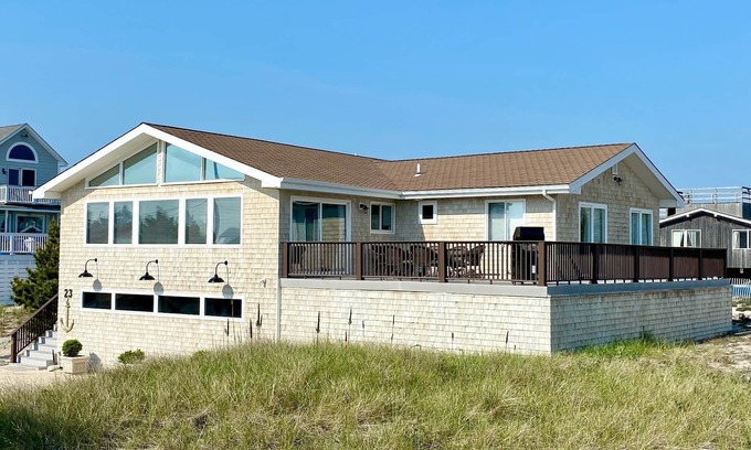 West Hampton Dunes House | π DUNE ROAD STEPS TO THE OCEAN - 4 BEDROOM HOME β± π