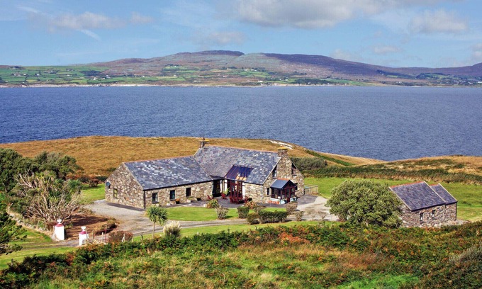 Goleen Other | Dunmanus House - Five Bedroom House, Sleeps 16