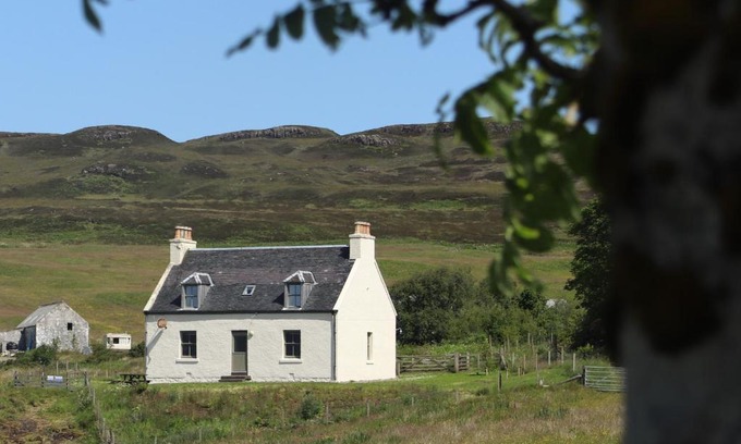 Waternish House | Dunvegan Castle The Farmhouse Cottage