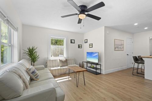 West Bradenton House | Duplex Both Units Near Ami Patio Tv