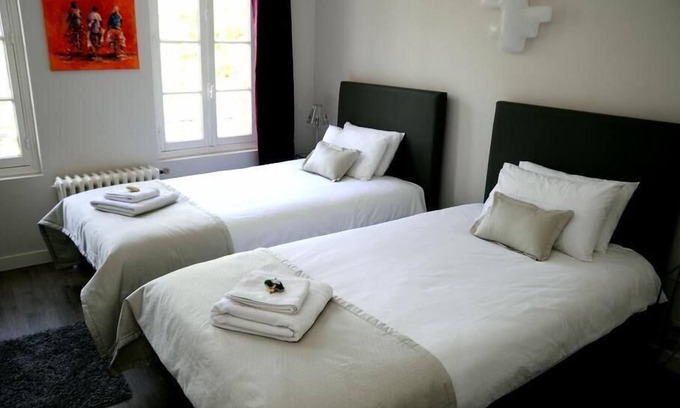 Cognac House | Duplex-Superior-Ensuite with Shower-Park view-Clévacances