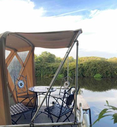 Five Oak Green House | Dutch Cruiser Ship on a Tranquil Secluded River