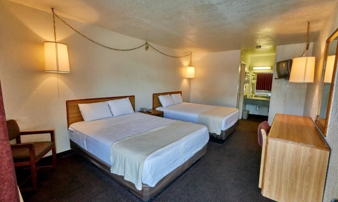 Newark Hotel | E-Z 8 Motel Newark