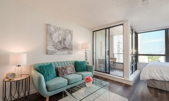 Downtown Vancouver Condo | E2 - Chic Downtown Jr. 1 Bedroom