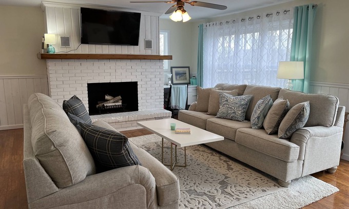 Oneonta House | Eagle's Nest - Remodeled 3 bdrm, min to All Star