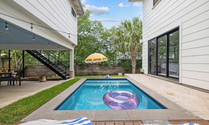Blackshear-Prospect Hill House | East Austin + Private Pool - Eastside Palm Combo!