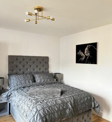 Hoe Street Apartment | East London 1-Bed Apt Sleeps 2 with Parking