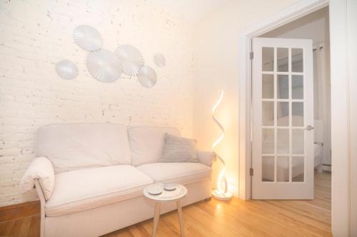 Ukrainian Village Apartment | East Village Center Apartment w Full Amenities Great New York Location