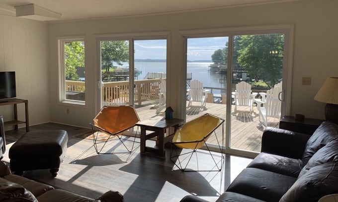 Littleton House | Eaton’s Ferry Ests-Cozy 3BR 2BA Lake Ft House-Main Lake View in Private Cove