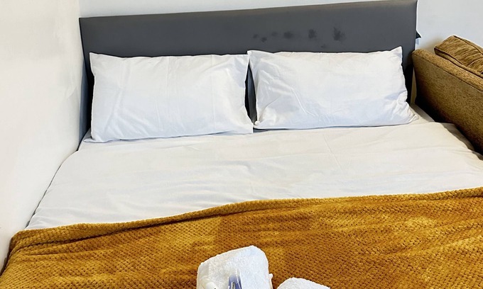 Eltham West House | Ebehi Inn