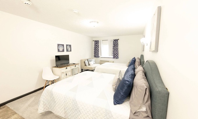 Marble Hill Hotel | EC Reed's Mercantile and Hotel