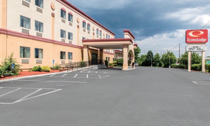 Carlisle Hotel | Econo Lodge Carlisle Central