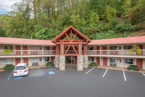 Cherokee Cabin | Econo Lodge Cherokee Near River Park