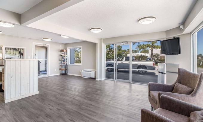 Havelock Hotel | Econo Lodge Cherry Point