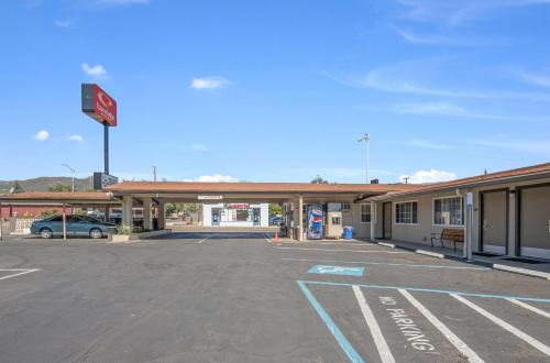 Yreka Hotel | Econo Lodge Inn & Suites Yreka