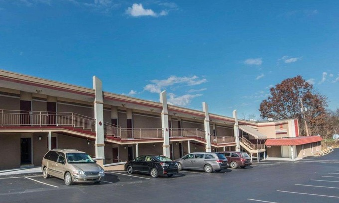 Hermitage Cabin | Econo Lodge