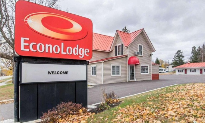 St. Albans Cabin | Econo Lodge