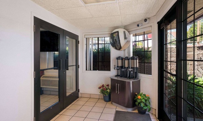 Vallejo Hotel | Econo Lodge Vallejo Fairgrounds