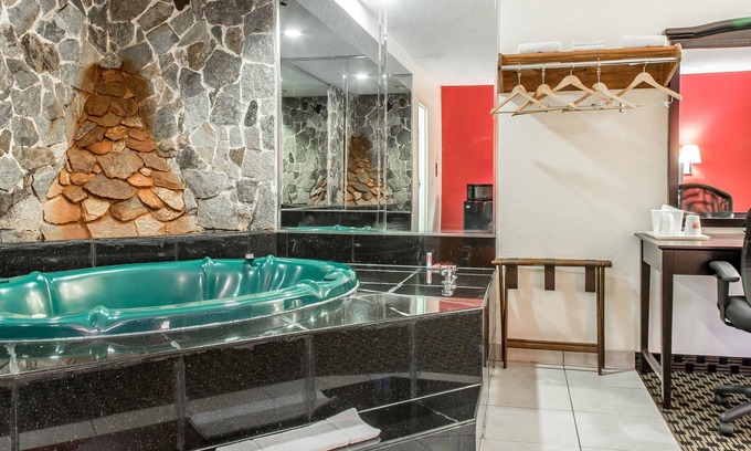 West Haven Hotel | Econo Lodge West Haven