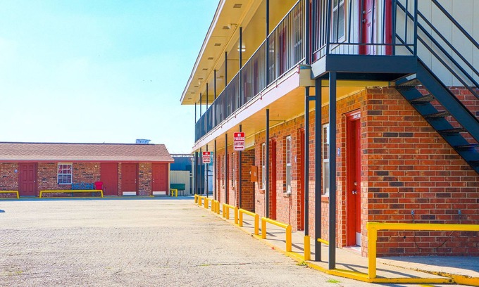 Lockport Hotel | Economy Inn By OYO Lockport near Houma