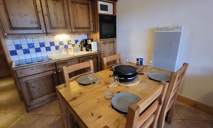 Samoens Apartment | Ecrins A4, 1 bedroom apartment with bunk room, central Samoëns